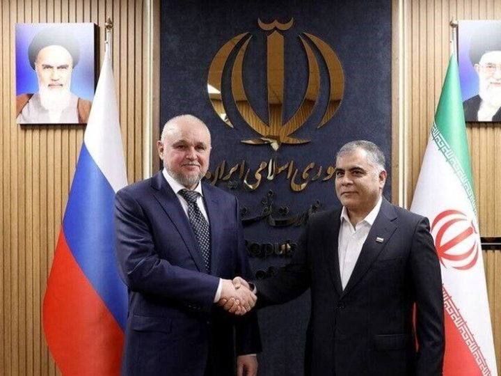 موسكو وطهران تبحثان توسيع الشراكة في قطاعات الطاقة والنقل