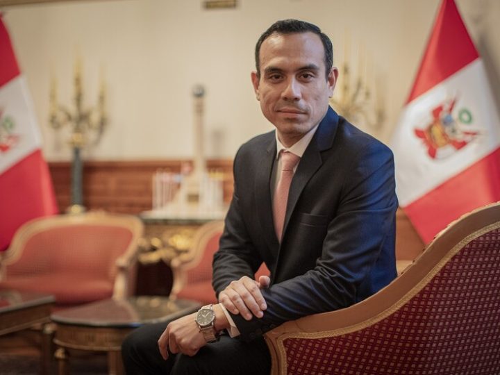 الكونغرس في بيرو يعزل ثالث رئيس للدولة على التوالي