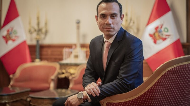 الكونغرس في بيرو يعزل ثالث رئيس للدولة على التوالي