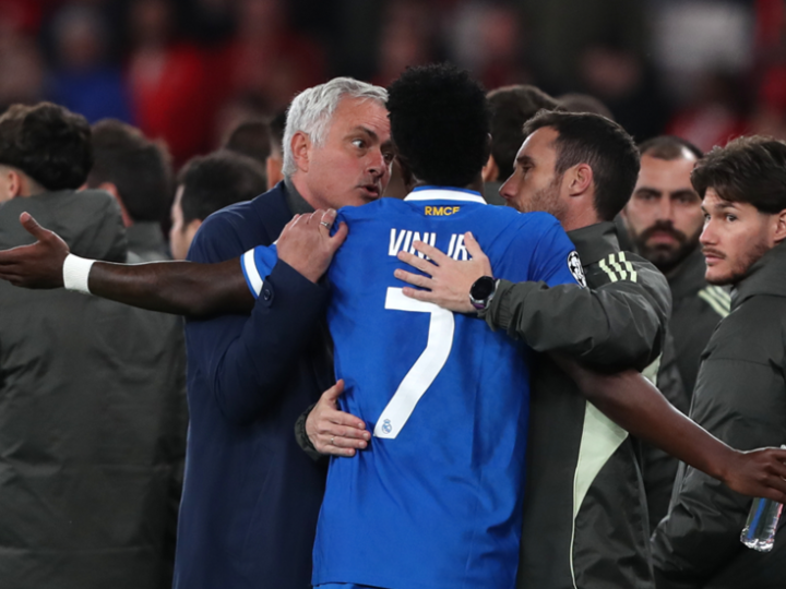 ريال مدريد يثأر من بنفيكا في مباراة توقفت لعشر دقائق بسبب حدث مؤسف