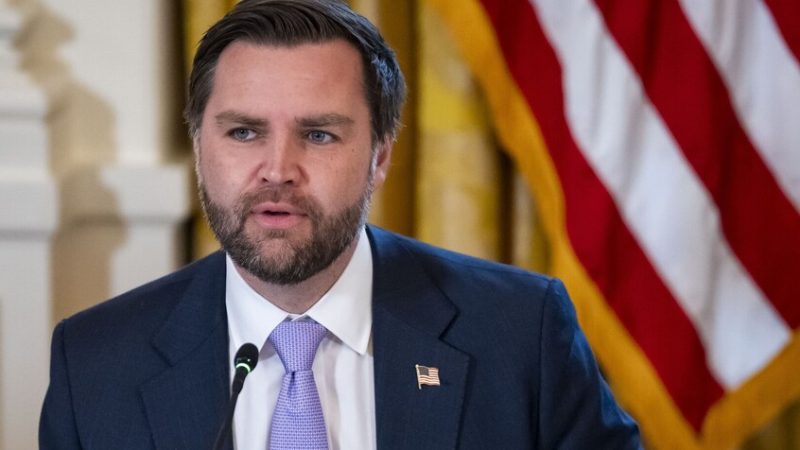 فانس: أنا قلق إزاء استخدام الذكاء الاصطناعي لمراقبة الأمريكيين