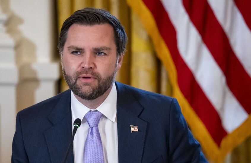 فانس: أنا قلق إزاء استخدام الذكاء الاصطناعي لمراقبة الأمريكيين