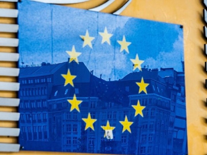 “بوليتيكو”: الاتحاد الأوروبي عاجز عن تمويل دوله المجاورة لروسيا