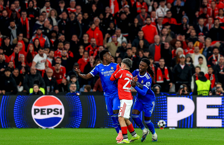 “كررها 5 مرات”.. مبابي يكشف عن الكلمة العنصرية التي تلفظ بها نجم بنفيكا في وجه فينيسيوس