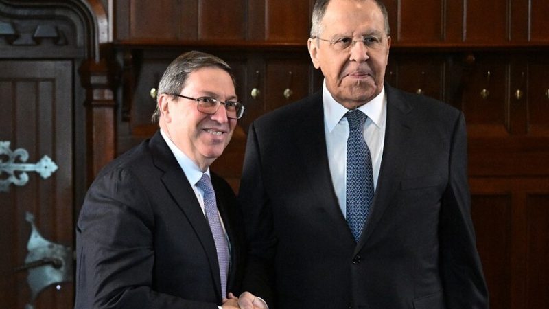 موسكو تحث واشنطن على رفع الحصار عن كوبا وتؤكد دعمها لهافانا في مواجهة التهديدات