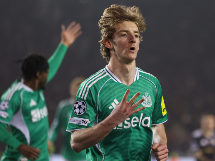 “سوبر هاتريك” جوردون يقرب نيوكاسل من دور الـ16 في دوري أبطال أوروبا