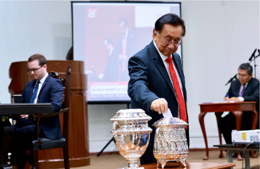 بيرو.. انتخاب خوسيه بالكازار رئيسا مؤقتا للبلاد بعد عزل سلفه بشبهة الفساد