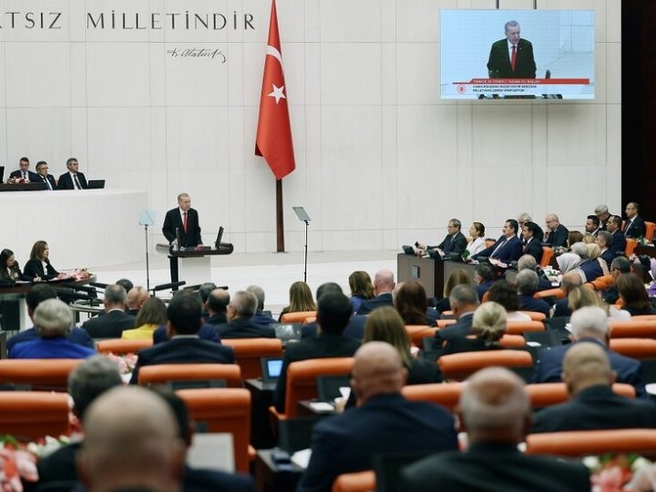 تركيا.. البرلمان يعتمد تقرير لجنة السلام مع “العمال الكردستاني”
