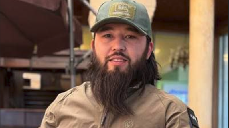 المقاتل التركستاني “أبو دجانة” خارج القضبان.. السجون السورية تفتح أبوابها تنفيذا لعفو رئاسي (فيديو)