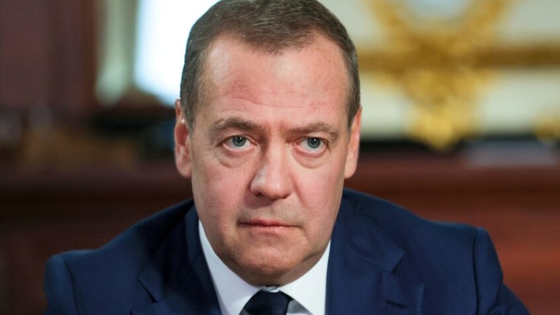 مدفيديف يضع شرطا لعودة الشركات الأجنبية المنسحبة من روسيا