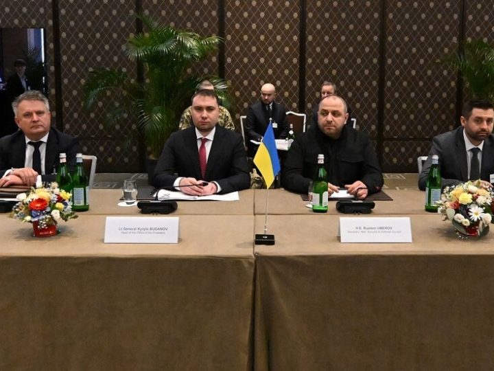 “التلغراف”: مكتب زيلينسكي قدم تقريرا لبريطانيا حول مفاوضات جنيف