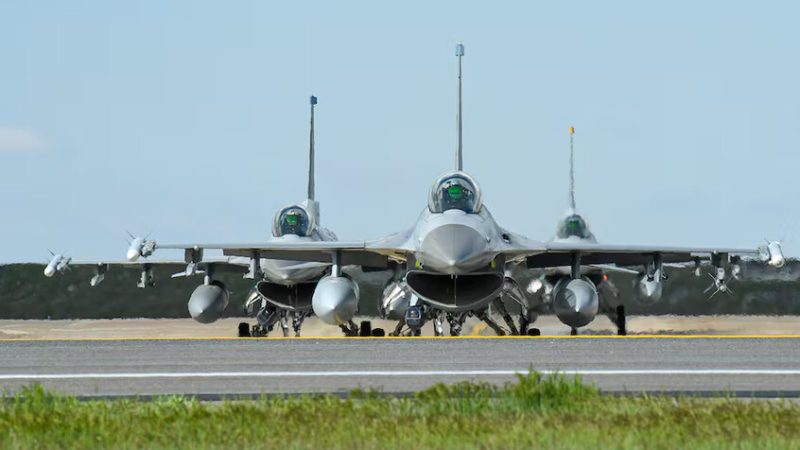 موقع بلغاري: طائرات تزود بالوقود أمريكية رابضة في صوفيا وسط توتر مع إيران