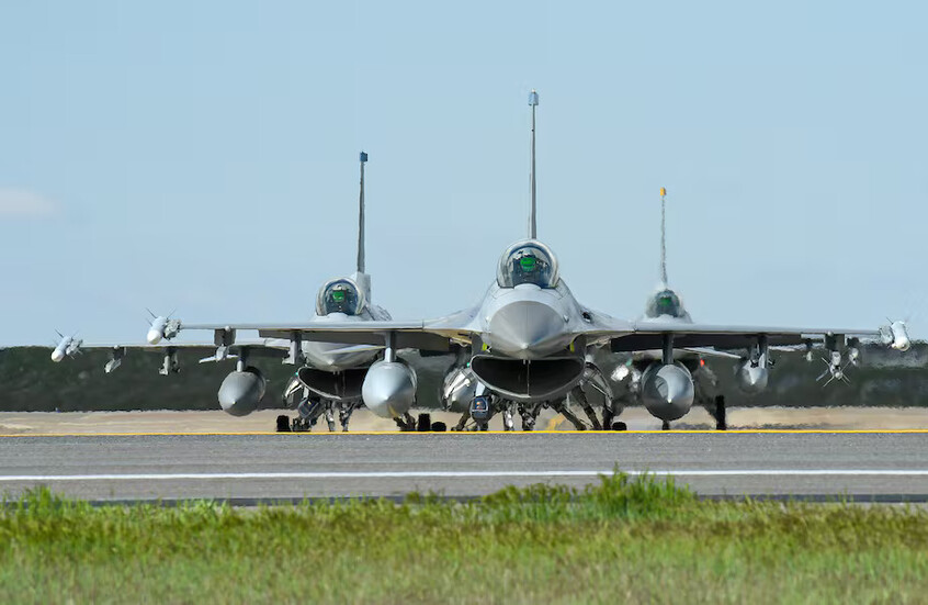 موقع بلغاري: طائرات تزود بالوقود أمريكية رابضة في صوفيا وسط توتر مع إيران