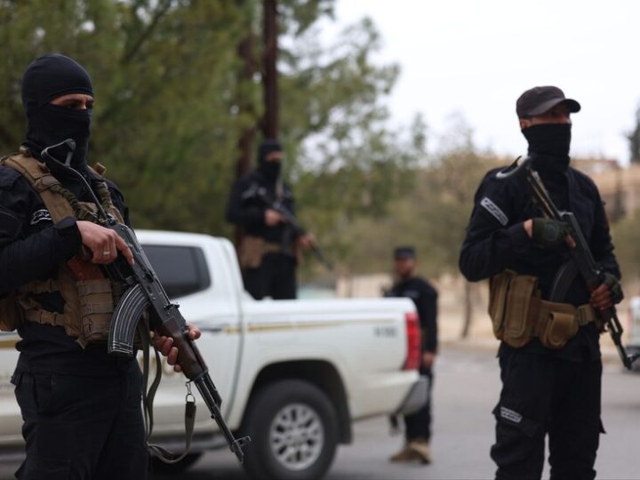 سوريا.. مقتل عنصر أمن وإصابة آخر و”داعش” يتبنى الهجوم