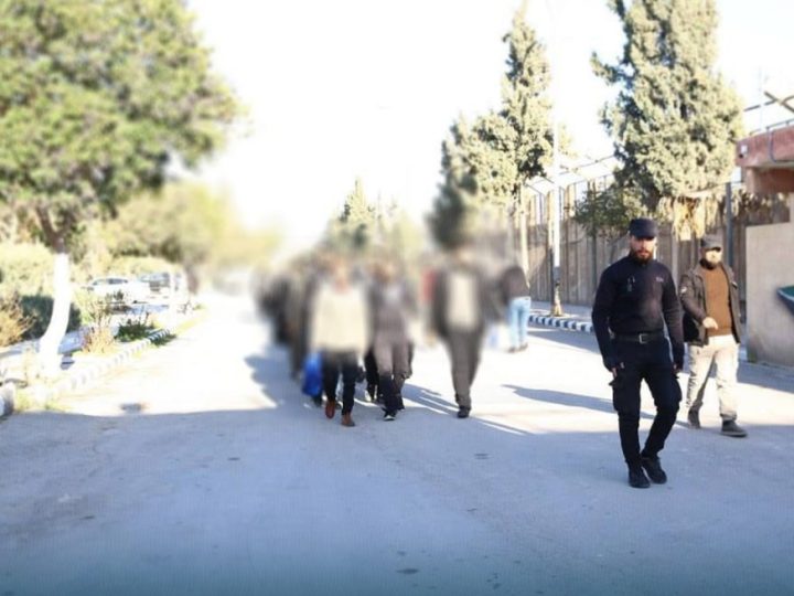 سوريا.. بدء الإفراج عن سجناء من اللاذقية بموجب مرسوم عفو أصدره الشرع (صور)