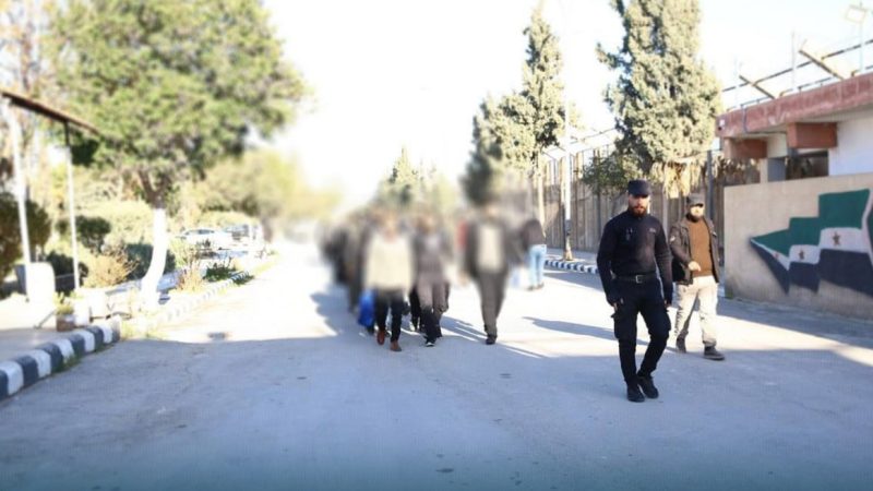 سوريا.. بدء الإفراج عن سجناء من اللاذقية بموجب مرسوم عفو أصدره الشرع (صور)
