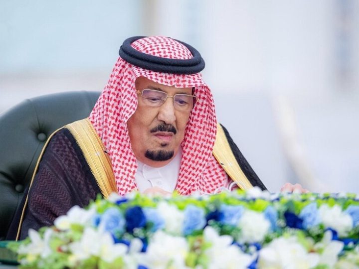 الملك سلمان يمنح وسام الملك عبد العزيز من الدرجة الثالثة لـ200 مواطن ومواطنة