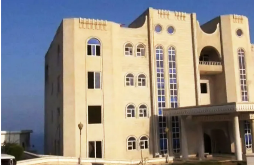 اليمن.. محاولة اقتحام قصر معاشيق تصعد التوتر في عدن وتسفر عن 12 مصابا