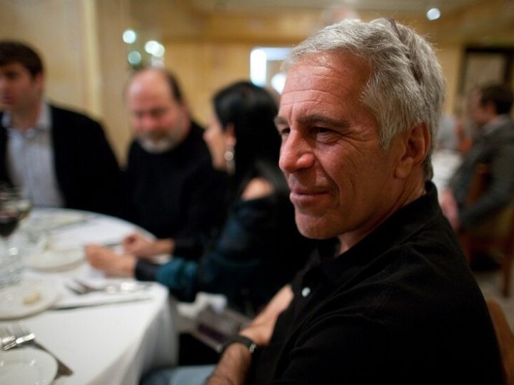 صور و400 فتاة أوكرانية تنتظر إشارة من إبستين