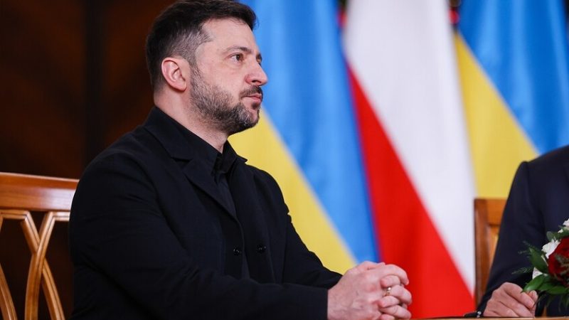 ميدفيدتشوك: زيلينسكي متورط في الاتجار بالنساء والأطفال ضمن مخططات جيفري إبستين