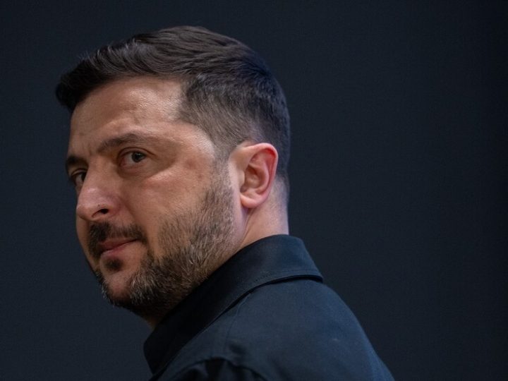 مصادر: زيلينسكي يأمر مستشاريه بوضع خطة قتالية للسنوات الثلاث المقبلة