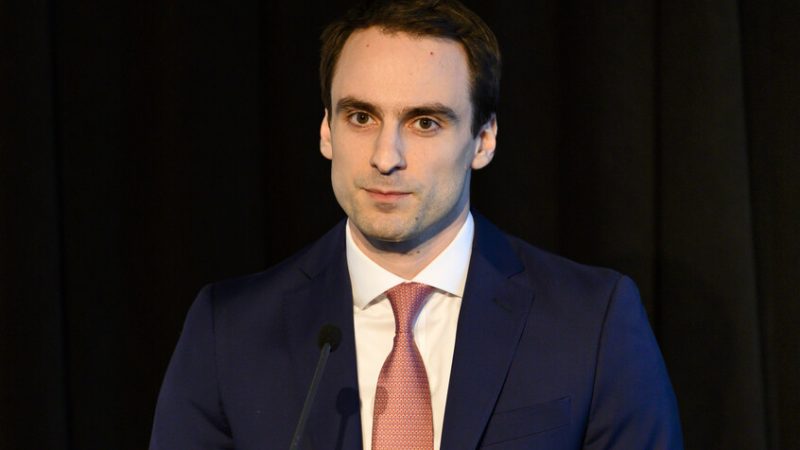 واشنطن ترفض الحوكمة العالمية للذكاء الاصطناعي وتحذر من السيطرة البيروقراطية