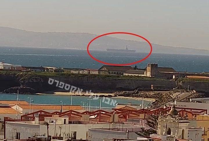 مدمرة أمريكية تدخل البحر الأبيض المتوسط (صورة)