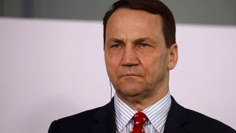 وزير خارجية بولندا يدعو مواطنيه لمغادرة إيران باستثناء موظفي السفارة