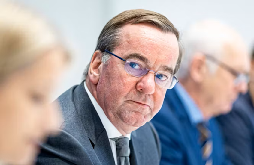 وزير الدفاع الألماني يستبعد حصول بلاده على أسلحة نووية