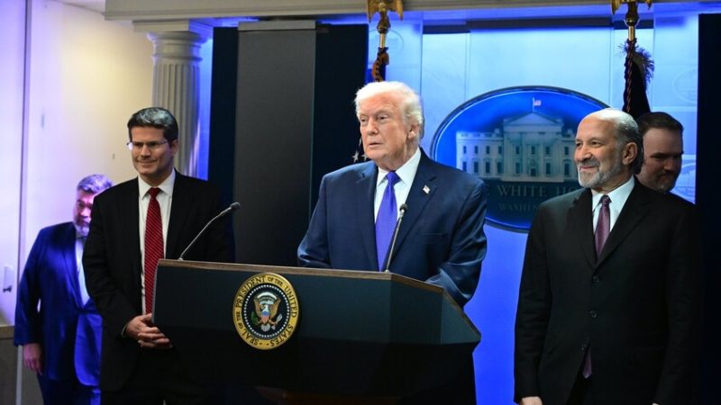 ترامب: كنت سببا في وصول أحمد الشرع إلى الرئاسة في سوريا وهو رجل صارم وليس مثاليا (فيديو)