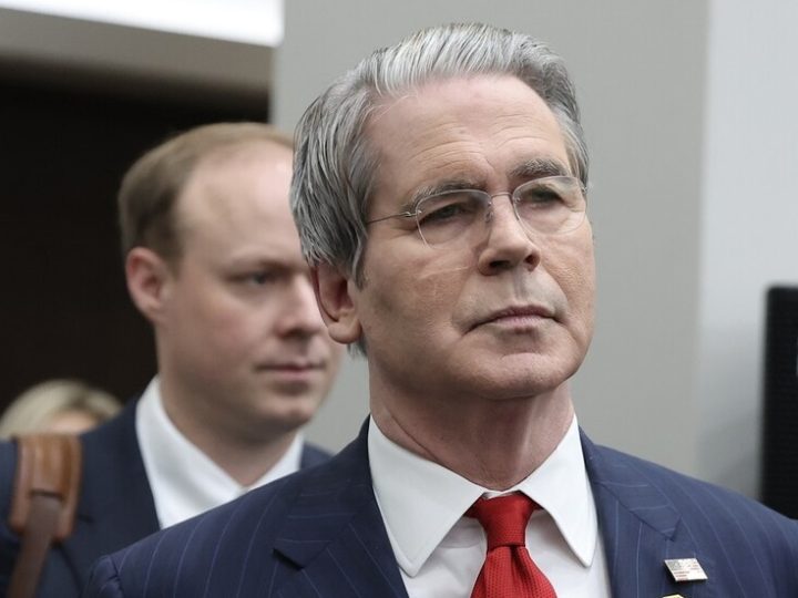 وزير الخزانة الأمريكي يطالب الدول بتجاهل قرار المحكمة العليا بعدم قانونية الرسوم الجمركية