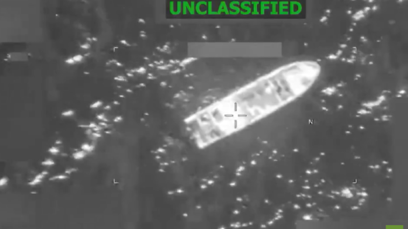 مقتل 3 أشخاص بغارة أمريكية على زورق يشتبه بتهريبه مخدرات بالمحيط الهادئ