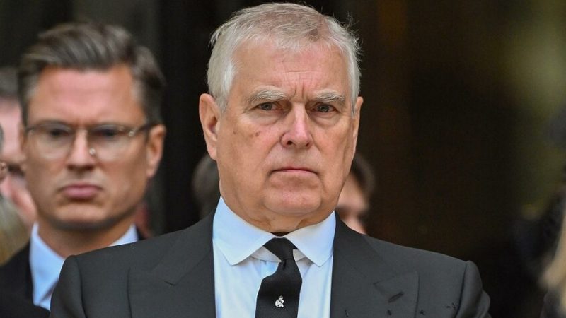 “التلغراف”: إبستين خطط لصفقة تسمح للأمير أندرو بتلقي دفعة مالية