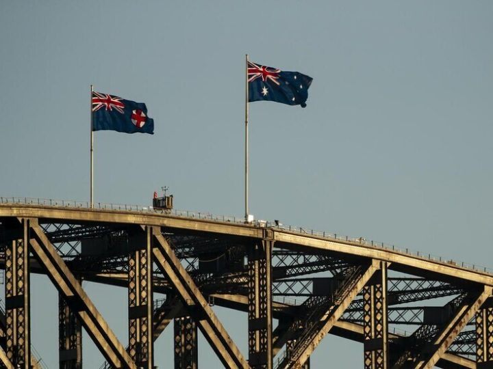 أستراليا.. توجيه اتهام لرجل اقتحم معبدا يهوديا بسيارته