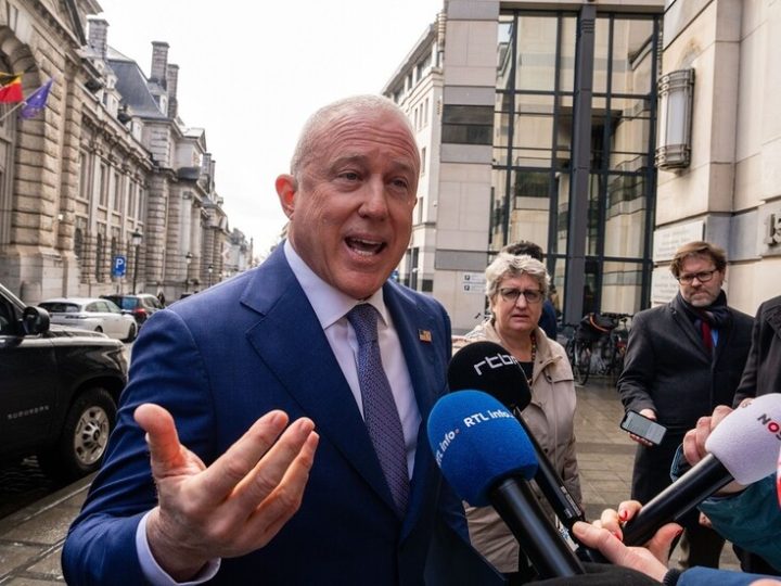 سفير أمريكي يدافع عن عمليات الختان بدولة أوروبية ويفجر أزمة دبلوماسية