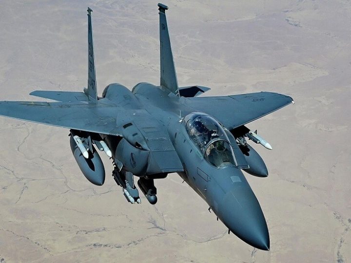 “لوموند”: عشرات الطائرات الأمريكية تحلق بين قواعدها في أوروبا وشبه الجزيرة العربية