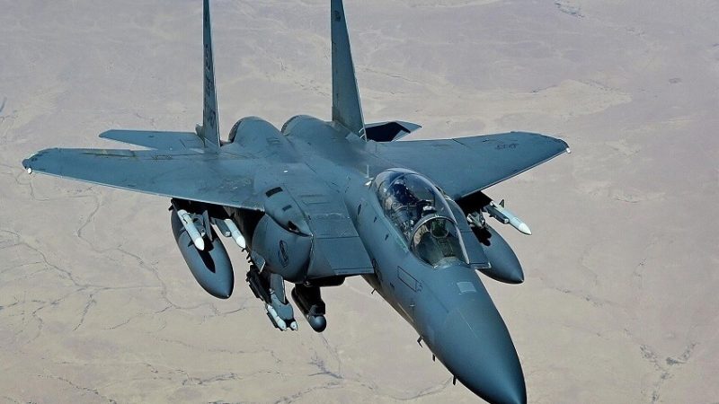 “لوموند”: عشرات الطائرات الأمريكية تحلق بين قواعدها في أوروبا وشبه الجزيرة العربية