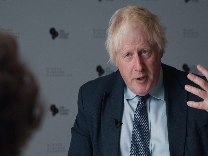 بوريس جونسون يدعو الأوروبيين لإرسال “قوات غير قتالية” إلى أوكرانيا قبيل وقف إطلاق النار