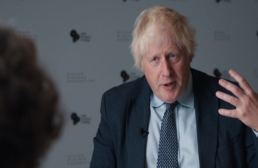 بوريس جونسون يدعو الأوروبيين لإرسال “قوات غير قتالية” إلى أوكرانيا قبيل وقف إطلاق النار