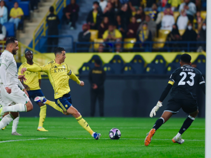رونالدو يقود النصر لاكتساح الحزم واعتلاء صدارة الدوري السعودي