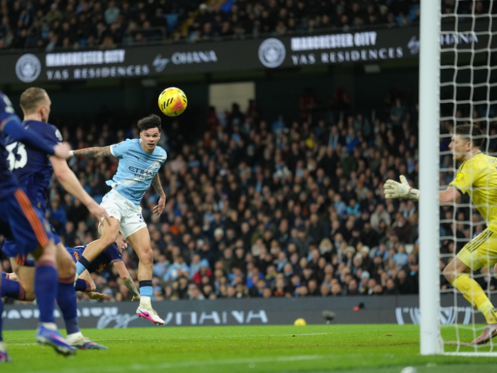 مانشستر سيتي يهزم نيوكاسل ويشدد الخناق على أرسنال في صدارة الدوري الإنجليزي