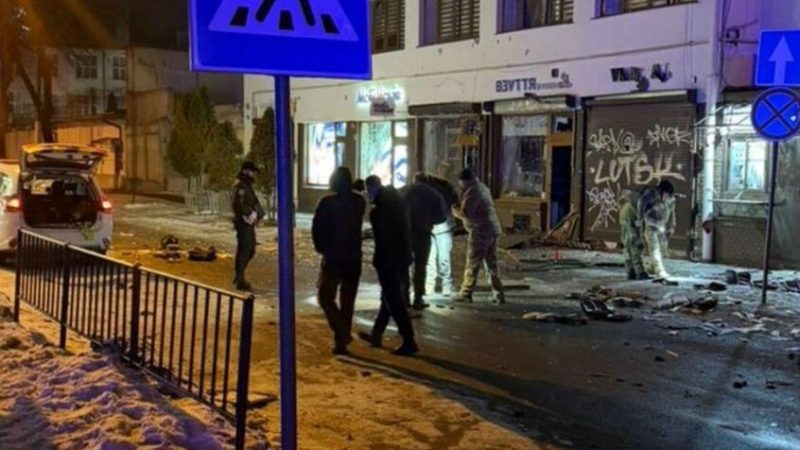 مقتل شرطية وإصابات بانفجار في لفوف الأوكرانية والسلطات تتحدث عن عمل إرهابي (فيديو)