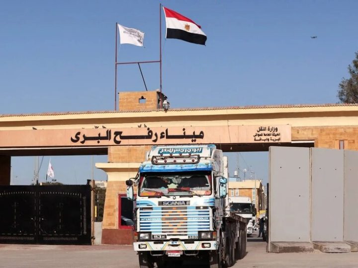 وصول دفعة جديدة من الفلسطينيين العائدين إلى غزة من مصر عبر معبر رفح