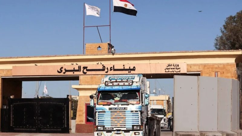 وصول دفعة جديدة من الفلسطينيين العائدين إلى غزة من مصر عبر معبر رفح