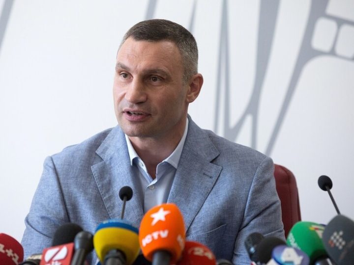 عمدة كييف يغرق في صمت عميق قبيل الرد على سؤال حول مدى ثقته بترامب