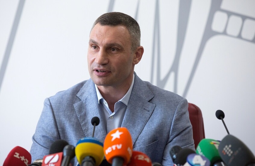 عمدة كييف يغرق في صمت عميق قبيل الرد على سؤال حول مدى ثقته بترامب