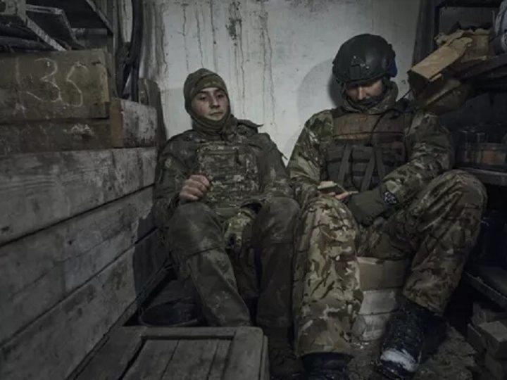 “تايمز”: القوات الأوكرانية تعاني نقصا حادا في العدد والعتاد على جميع الجبهات