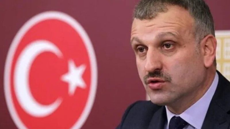 مستشار أردوغان يهاجم مطربة شهيرة وصفت تركيا بـ “دولة يتضور فيها الأطفال جوعا”