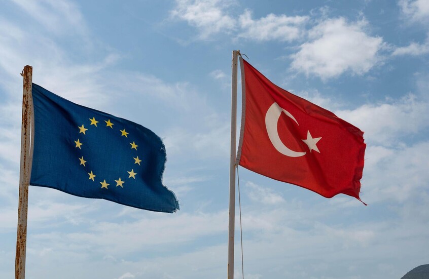 إعلامي تركي: الأوروبيون يدركون أن حضارتهم على حافة الانهيار