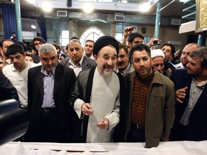 “إرنا”: خبر مغادرة خاتمي لإيران مفبرك